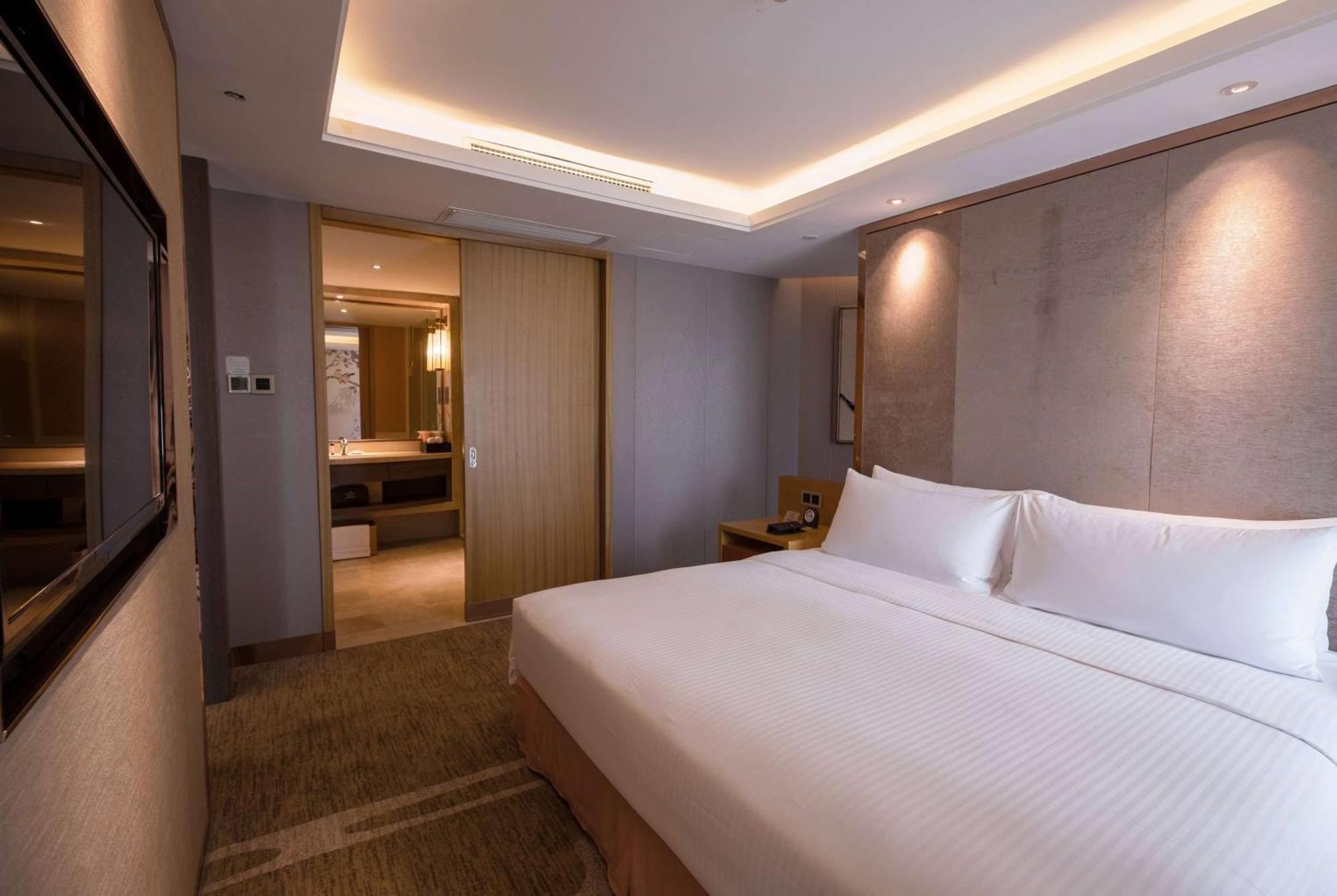 Ramada Plaza By Wyndham Fuzhou South Hotel Bagian luar foto